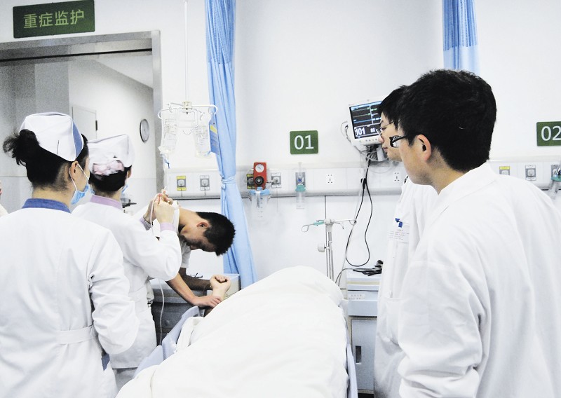 哪些药物服用期间喝酒会带来伤害,喝酒时吃这些药会中毒