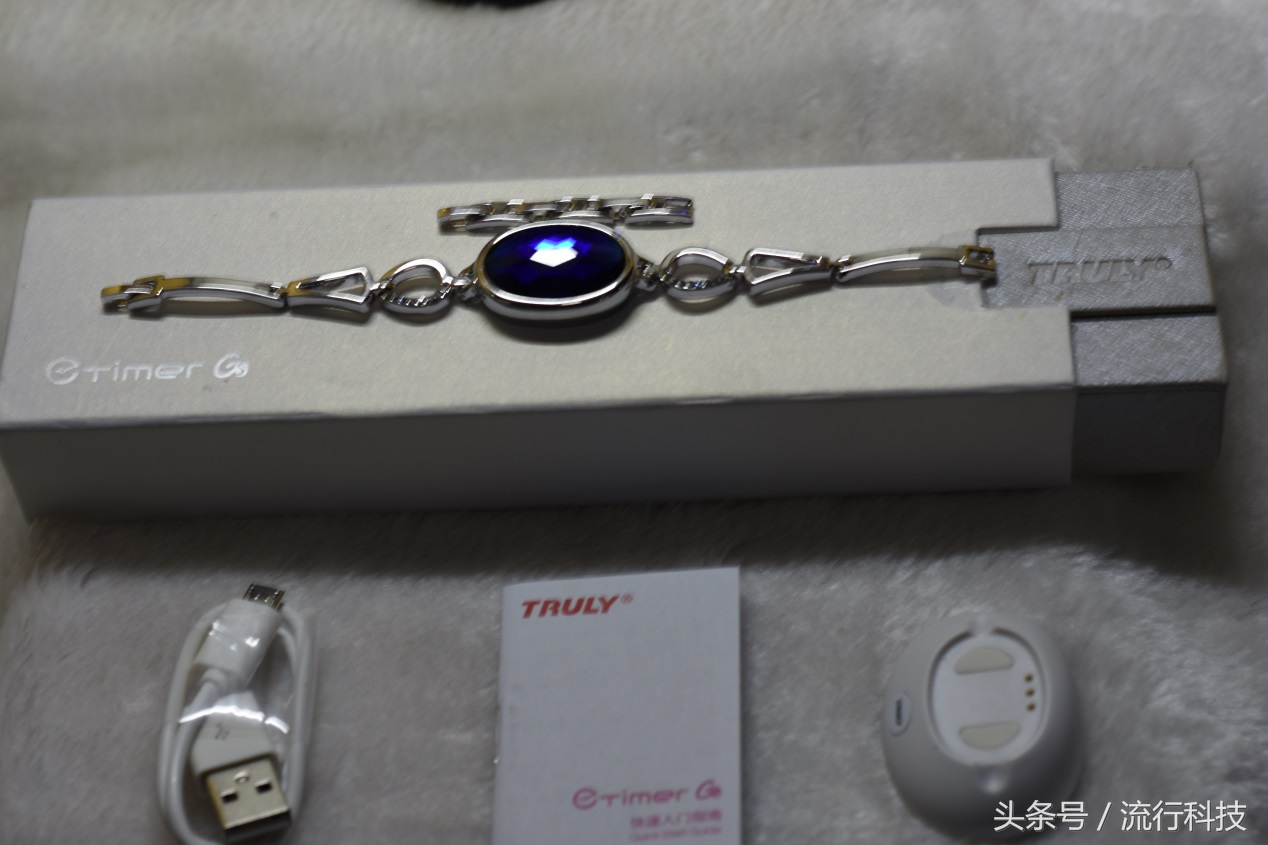 女性所爱的饰品这款也能算是吗？看信利女性手环怎么定义