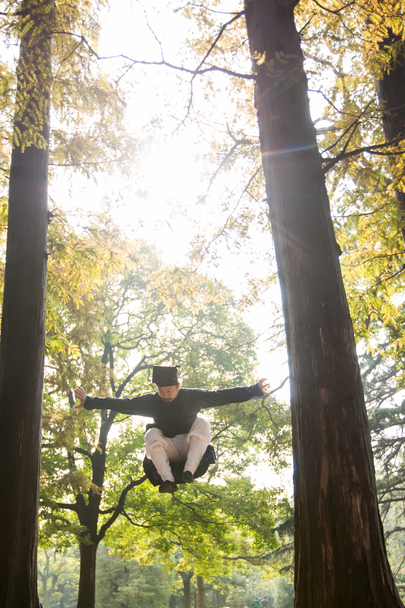 武当轻功第一人陈师行,武当道长陈师行展示轻功摔倒