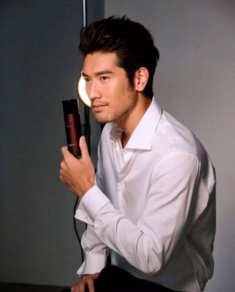 留小胡须有什么讲究,留胡须有技巧