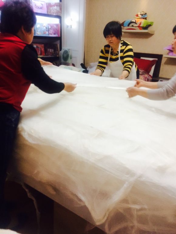 蚕丝被真的很好吗，老人盖蚕丝被有什么益处？