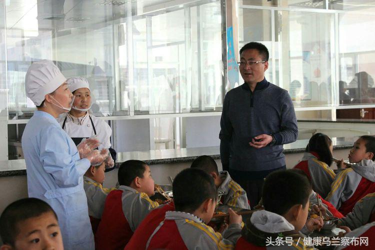 巩建伟,集宁区光明街小学校长巩建伟