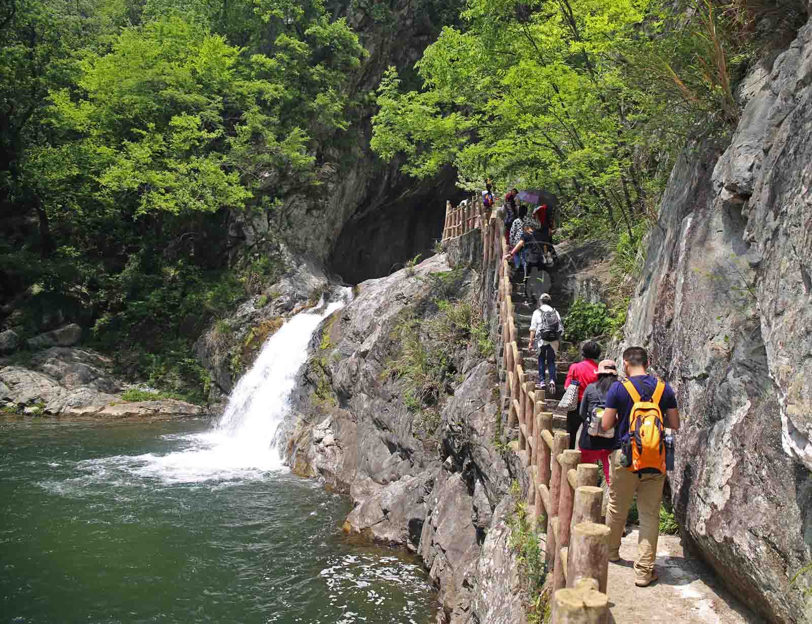 山东领秀户外:千里挺进大别山,众雄傲视天堂寨