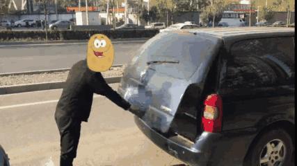 在主驾驶怎么关后备箱,车后备箱一般怎么关