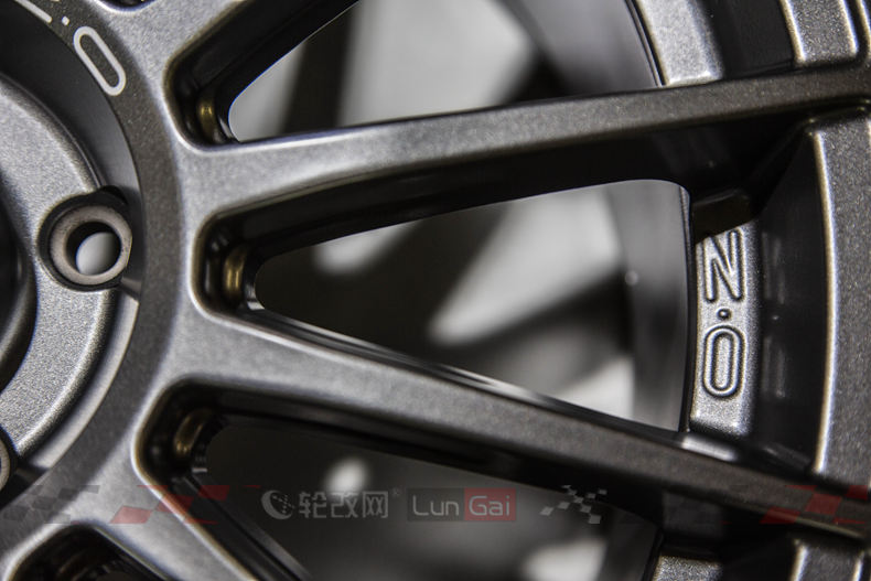 勒芒经典——OZSuperturismoLM轮毂细节展示