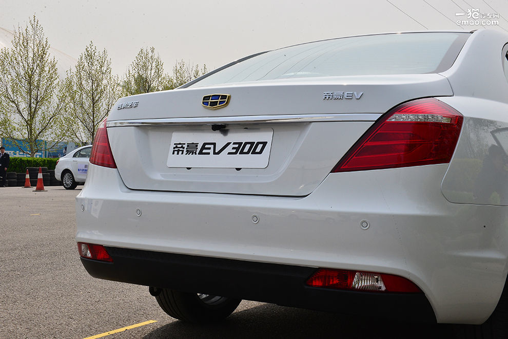 吉利帝豪ev400实际续航实测,吉利帝豪ev300详细介绍