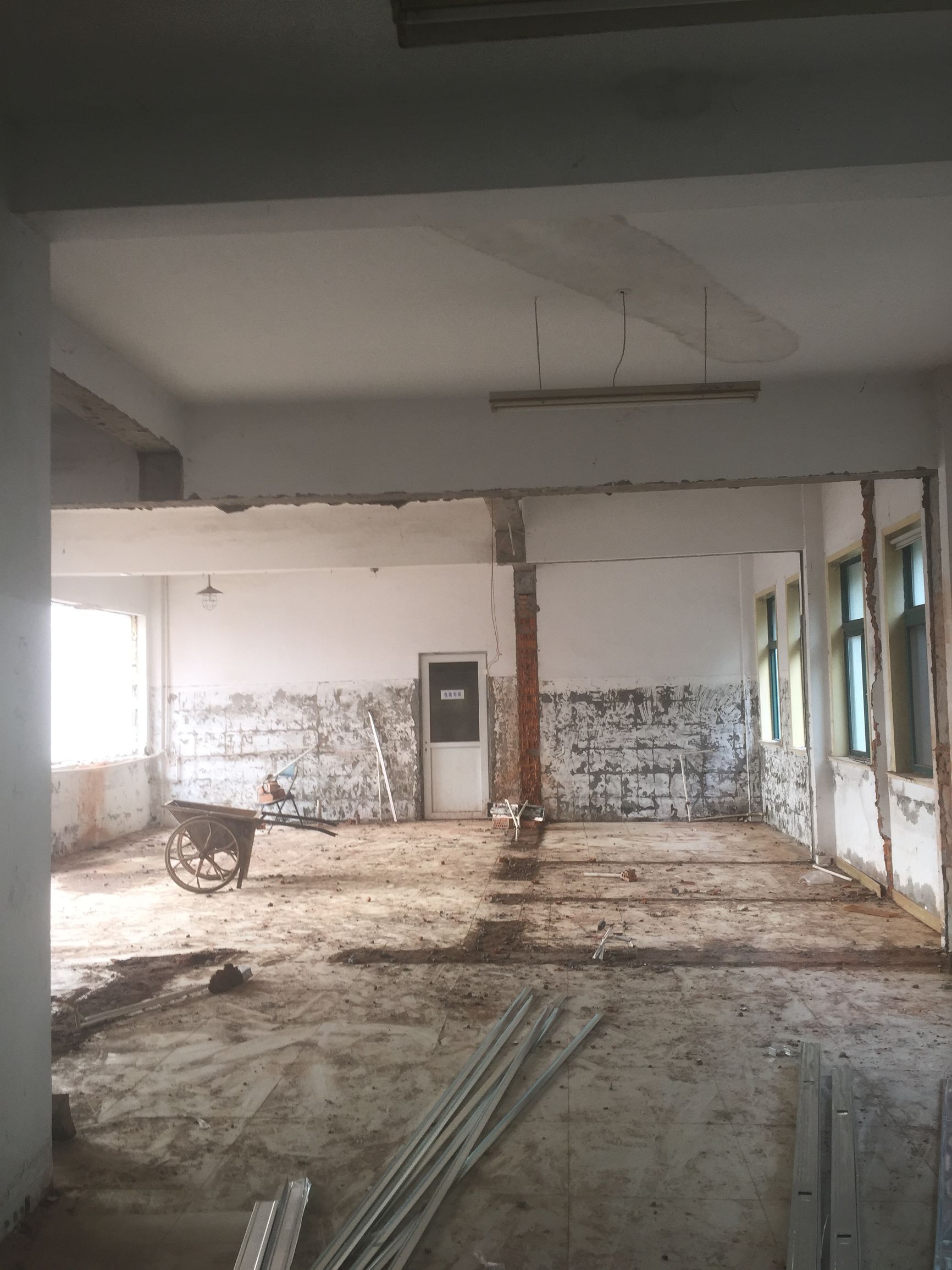 简单吊顶一般几天完成,地面170平方吊顶工费多少钱