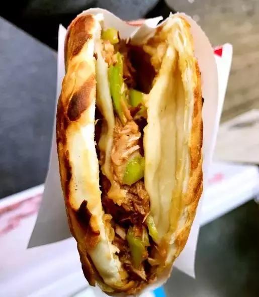 表说偶们不够洋气！但好吃呀！撸起袖子吃中华百年历史的汉堡！