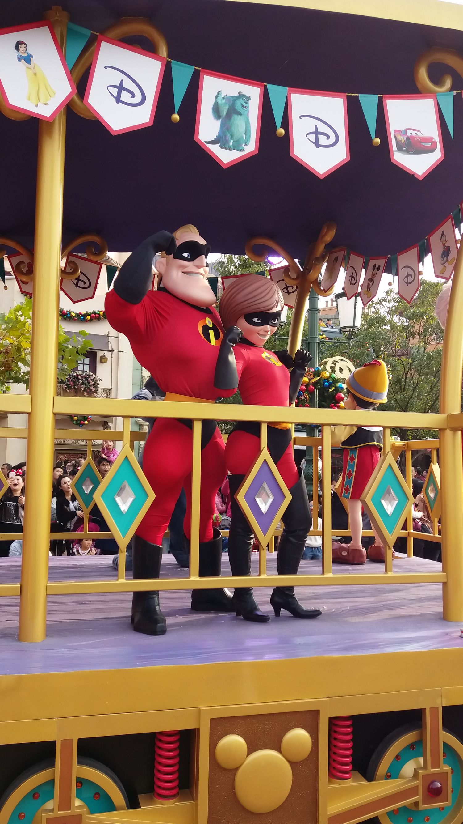 上海迪士尼三天两晚亲子攻略,祖孙三代游迪士尼