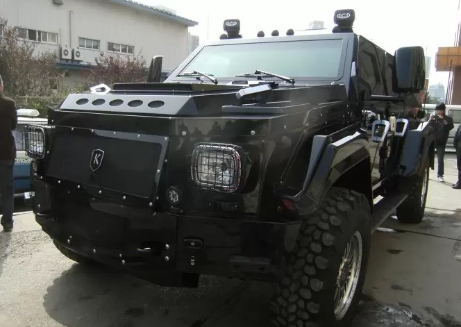 1500万骑士十五世去洗车房，工作人员直摇头：我们不洗装甲车