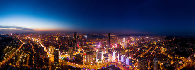 循着时间的绳索｜老大连的繁华商业带