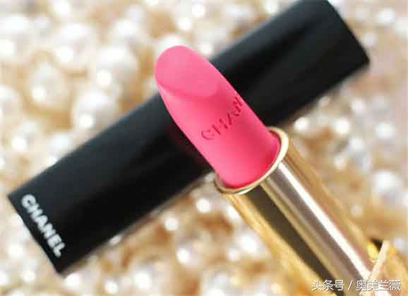 香奈儿和dior香水哪个好,香奈儿和dior唇膏哪个好