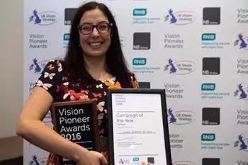 戴隐形眼镜洗手没有洗手液,隐形眼镜被水泡过不好戴了