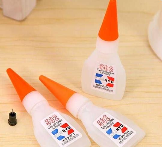 502胶水把手粘住了怎么处理,502胶水把手粘住了怎么办