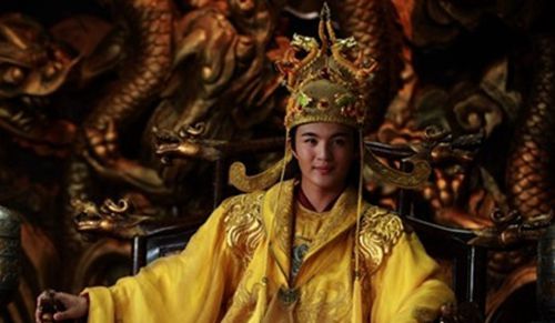 白居易笔下的卖炭翁为何这样辛苦,白居易卖炭翁所讲的是什么事儿