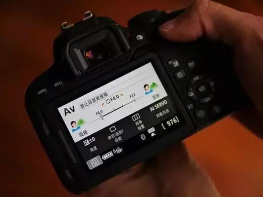 佳能800d与77d哪个更好有什么区别,佳能77d和佳能800d哪个值得入手