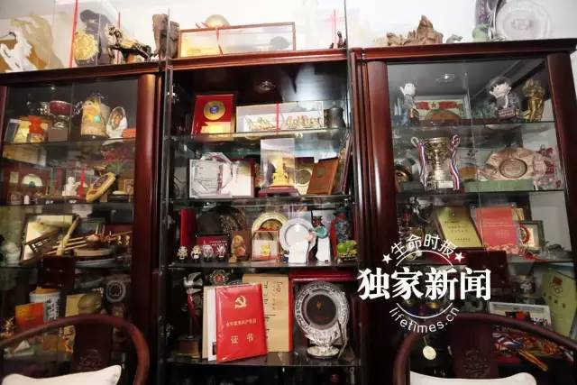 阎老走了,也许你熟悉舞台上的他,却未必了解生活中另一个他