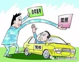 学车受不了气跟教练打起来了,驾校练车教练差点被车撞上墙