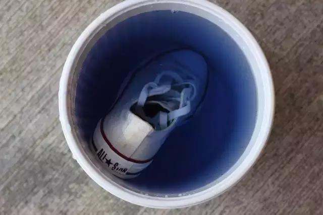 小白鞋清洁去污净怎样使用,小白鞋变黄了变脏了怎么刷白妙招