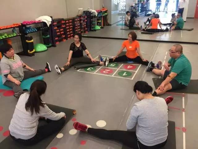 膝盖疼一招自愈的运动,治愈膝盖痛的运动方法