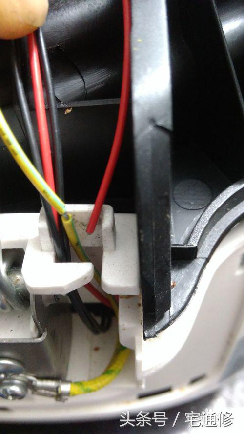 电压力锅不工作了出现e0,电压力锅通电一会显示e4