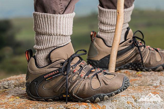 登山鞋褪色怎么处理,登山鞋放的时间长了发黄怎么处理