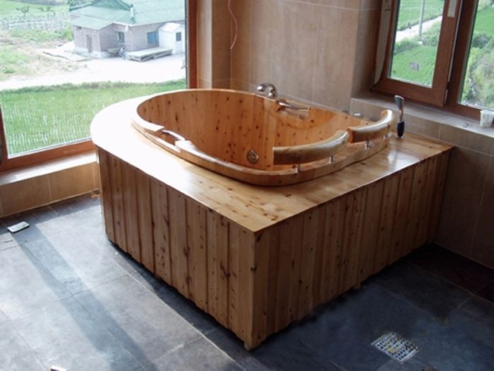 小浴室泡澡桶买什么样的实用,小户型家用木浴桶