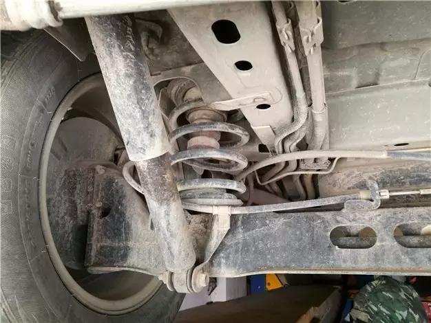 二手车不看底盘结果后悔了,二手车有必要看底盘吗