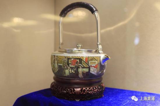 老凤祥迪士尼米奇手镯,老凤祥黄金手镯有云朵