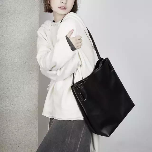 适合50岁女人的包包品牌,适合50岁妈妈的奢侈品包包