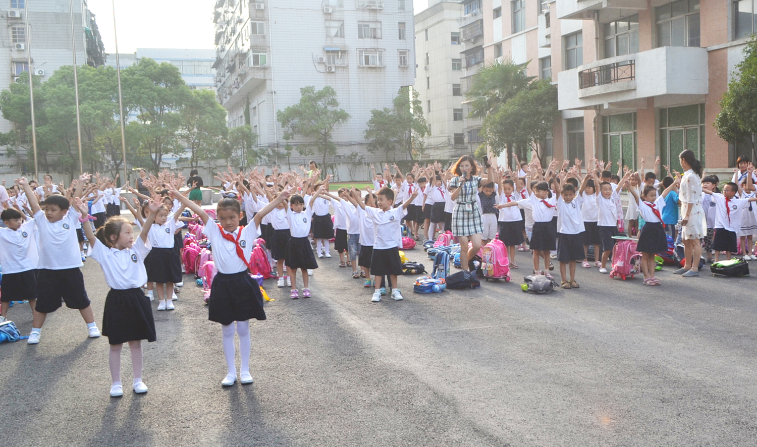 如何爆料学校,百树华联学校现状