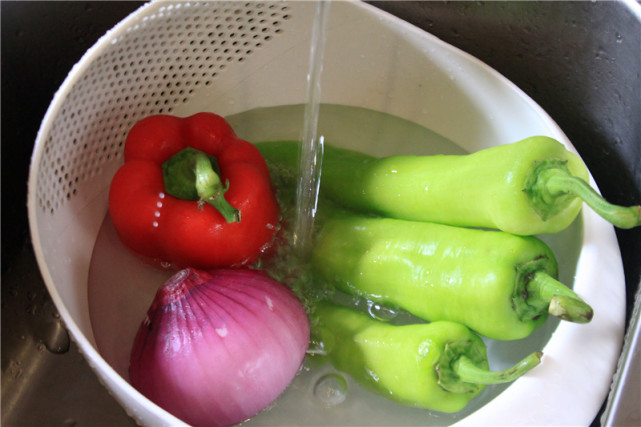 净水机净化出健康的水,万元净水机