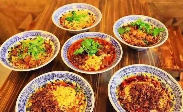 重庆城内好吃的当地餐馆,重庆城的面吃一碗少一碗