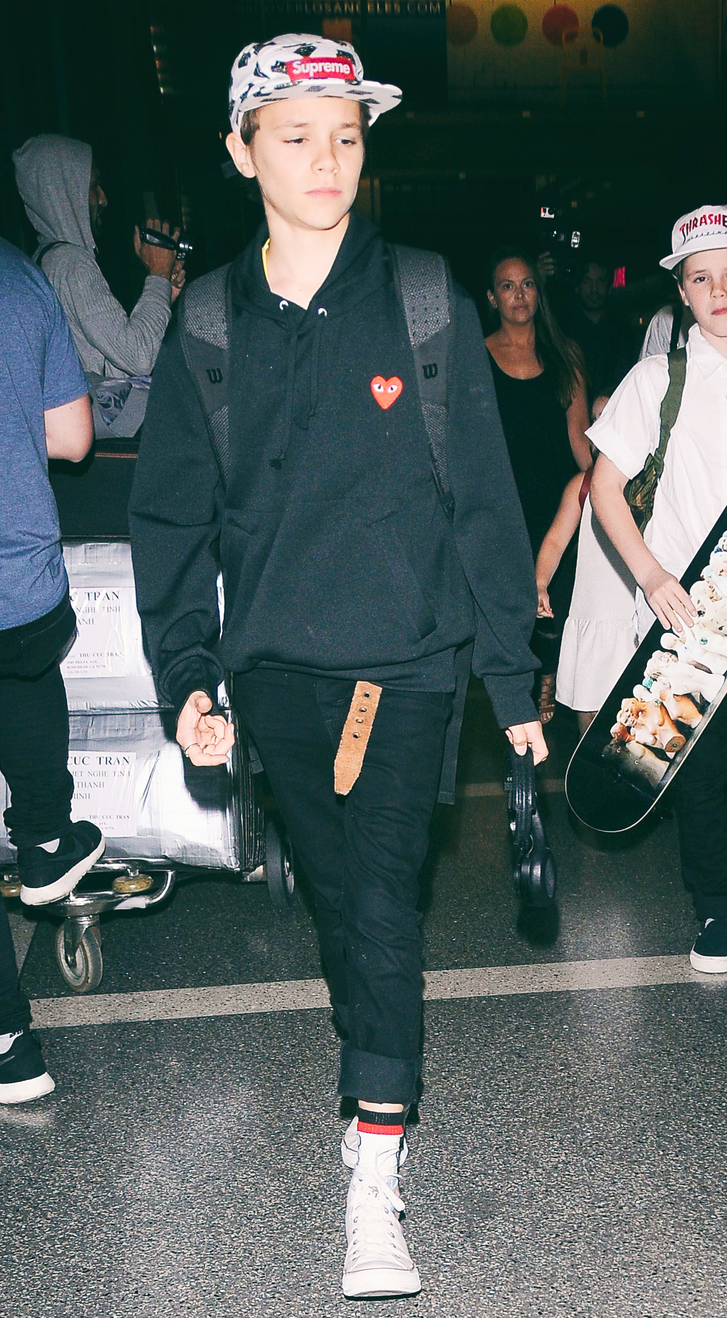 小七出街超拉风贝克汉姆家豪华保镖团紧相随