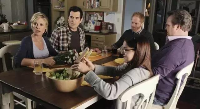 北岛将诗和远方的生活方式带回家，把生活过成电影