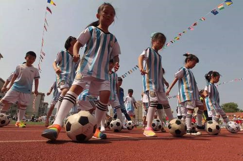 让孩子在快乐中学习篮球,带孩子感受足球魅力