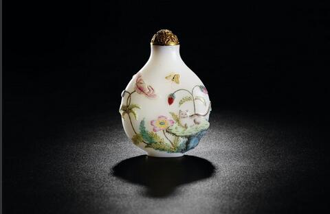 鼻烟壶拍卖价格一览表,清代和田玉鼻烟壶价格