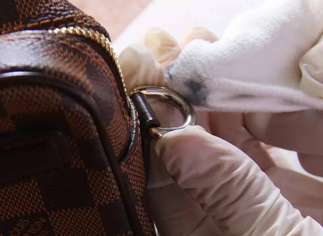 五金不掉色的包包,奢侈品包包五金划痕修复