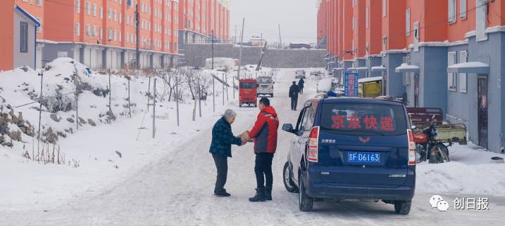 刘强东点名快递小哥月入8万,刘强东说给快递小哥工资翻倍