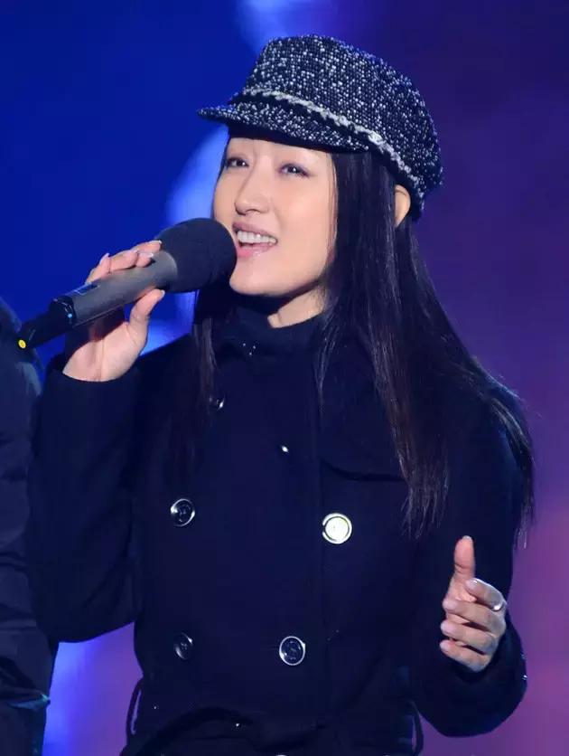 她曾是国民初恋,因谣言消失10年,如今45岁仍优雅甜美!