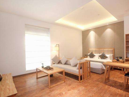 鲁豫和杨丽萍照片,美哭了新疆舞蹈