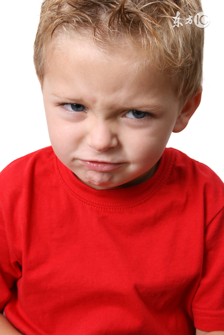 小孩在幼儿园被同学打脸了,孩子在幼儿园被别人打脸