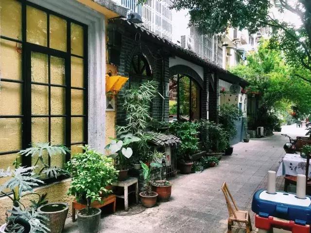 陪你在成都的街头走一走,和我到成都的街头走一走的歌名