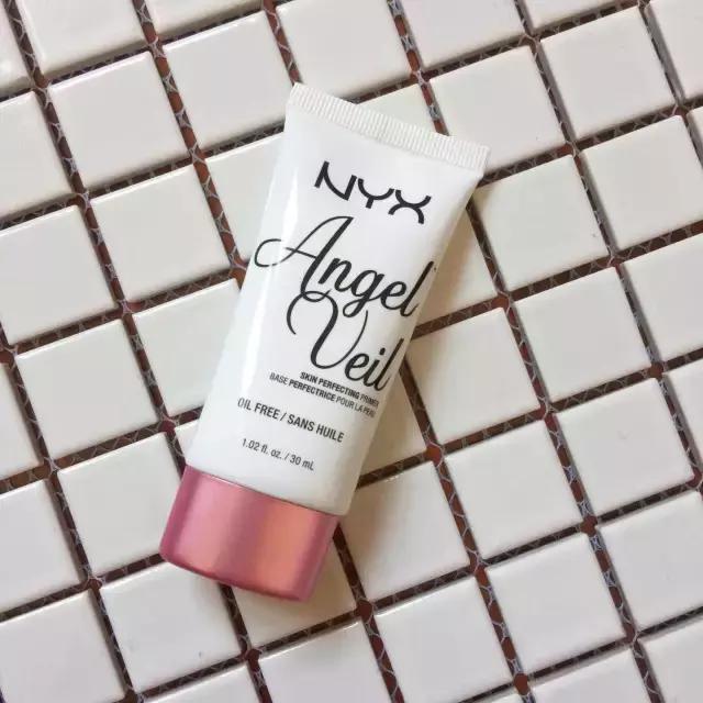 初学者化妆需要哪些东西和步骤呢 (初学化妆怎么选产品需要注意什么)