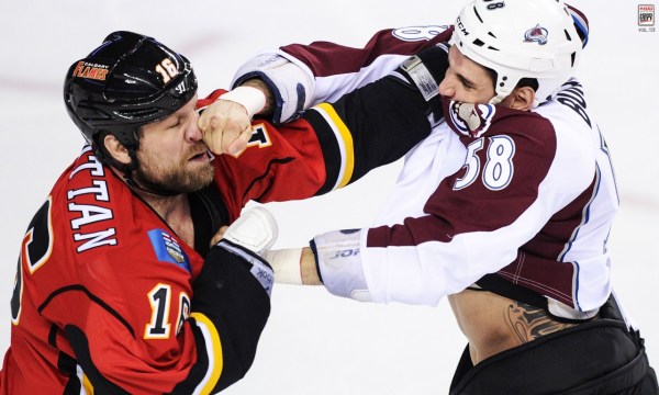 冰球赛为何经常变成拳击赛,冰球变成拳击赛