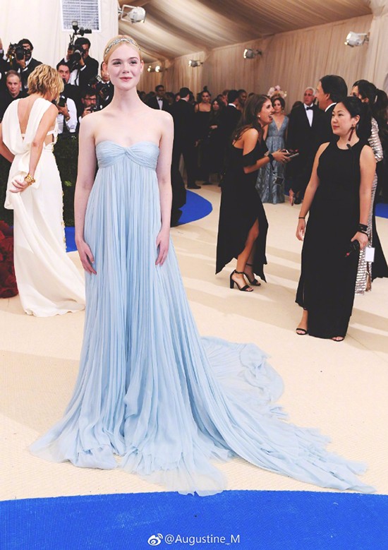 大幂幂大表姐美得稳妥可我更喜欢“玩很大”的日日和水果姐！