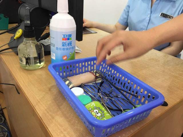 出入境照片在大厅拍照教程,口袋证件照如何拍港澳通行证