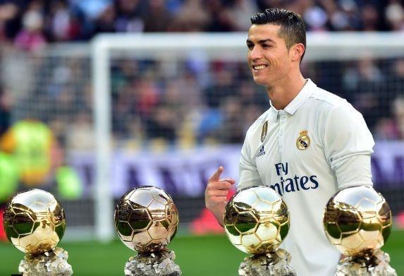 银河战舰皇马被巴萨逆天翻盘,巨星之路齐达内