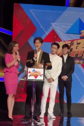 鹿晗踢足球王嘉尔,鹿晗踢足球陈赫