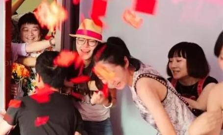 帮朋友接亲怎么发朋友圈说说,去接亲都需要做什么事